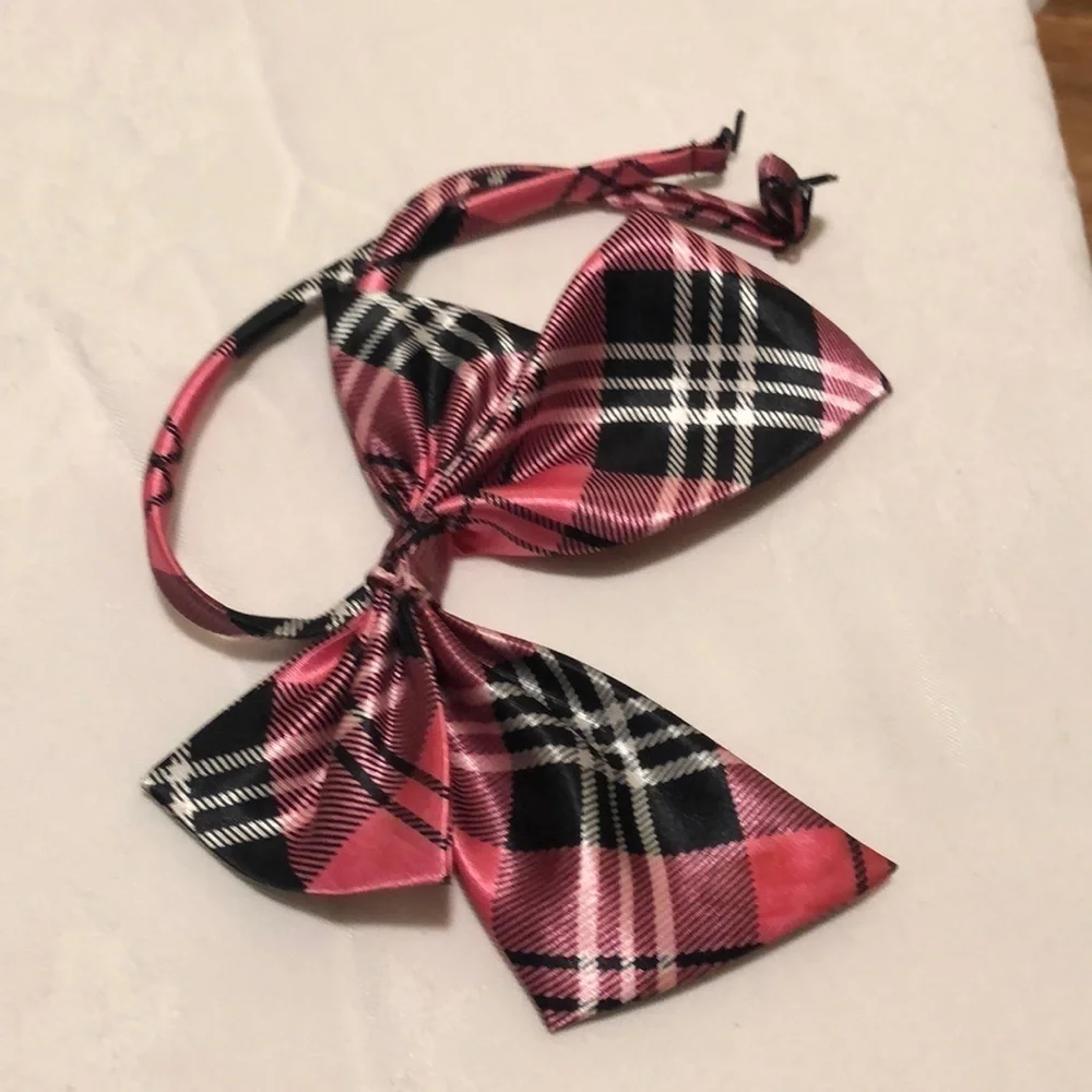 Pink, white & black plaid adjustable bow tie. OS